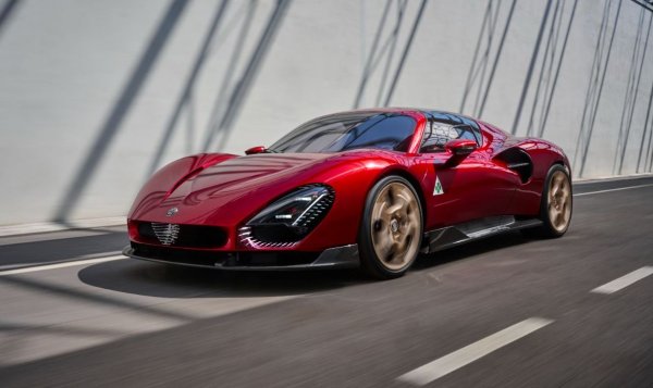 Версията за обществени пътища на Alfa Romeo Tipo 33 - проектираната от Франко Скалионе 33 Stradale, се произвежда от ноември 1967 г. до март 1969 г., като от нея има само 18 бройки.
33 Stradale не само е един от най-редките подобни автомобили на Alfa Romeo, правени някога, но също така се смята от мнозина за най-красивата кола, създавана някога.

Елементи от неговия дизайн са използвани в много съвременни модели на марката, най-вече 4C (2013&ndash;2020), но преди това компанията никога не се е опитвала да съживи легендарния модел.
